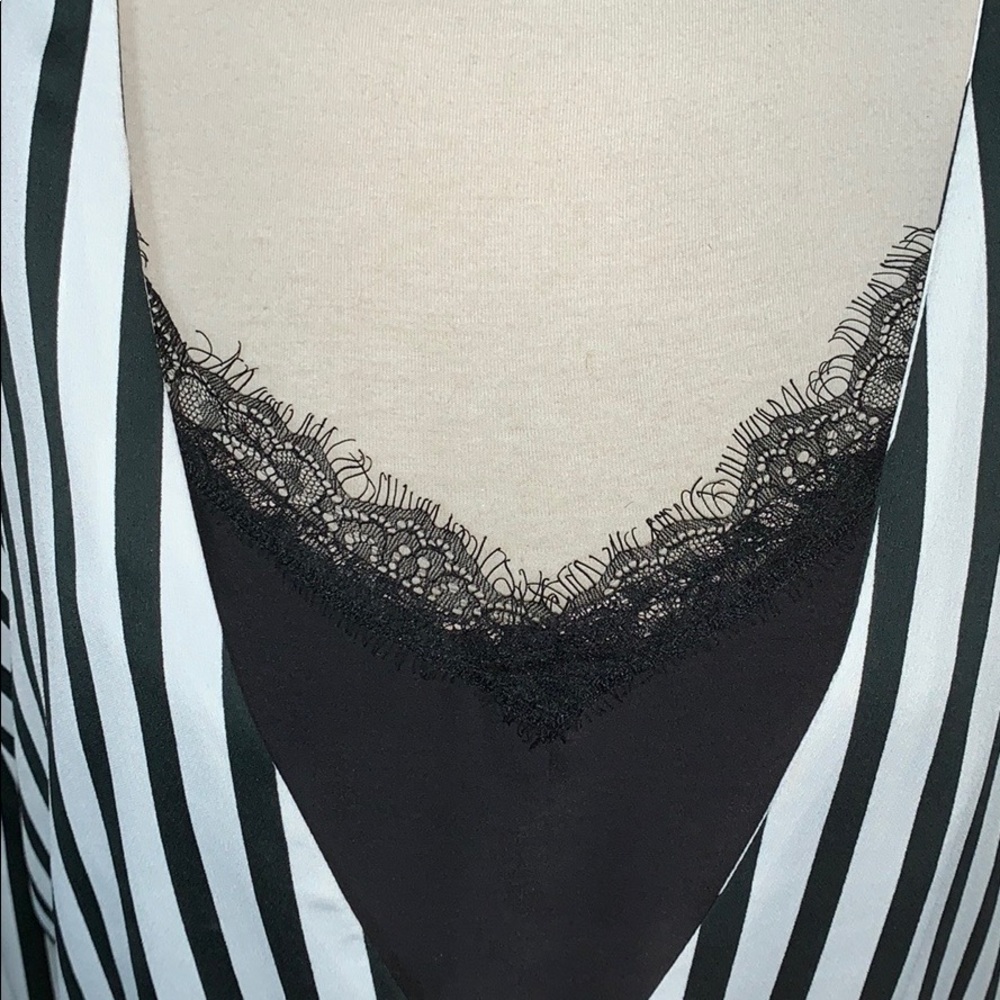 Zara black and white blouse - Picture 3 of 4